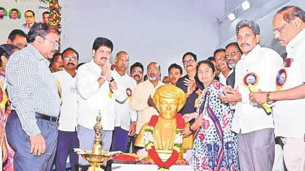  Minister S. Savitha: ఉద్యోగుల హక్కుల పరిరక్షణే ప్రభుత్వ ధ్యేయం