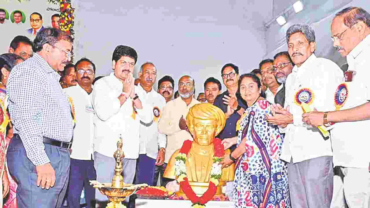 Minister S. Savitha: ఉద్యోగుల హక్కుల పరిరక్షణే ప్రభుత్వ ధ్యేయం