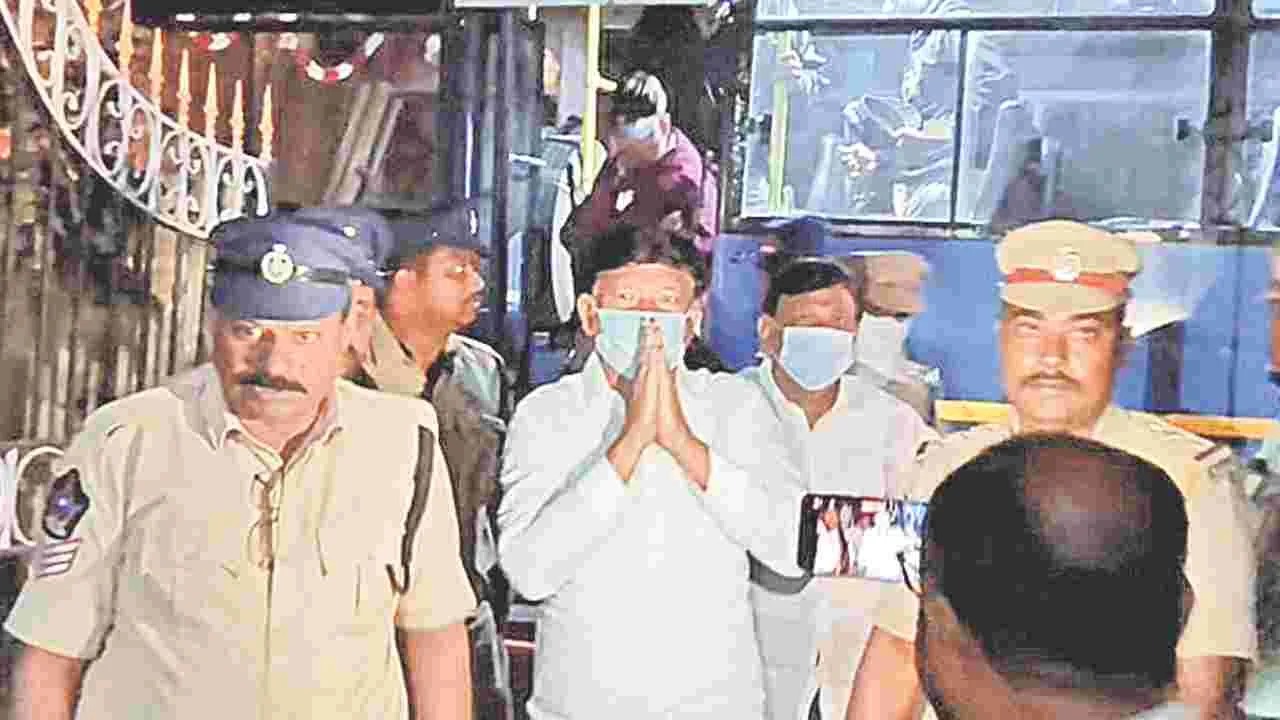 Spurious Liquor Case: నకిలీ మద్యం కేసులో.. ముగిసిన జోగి సోదరుల కస్టడీ