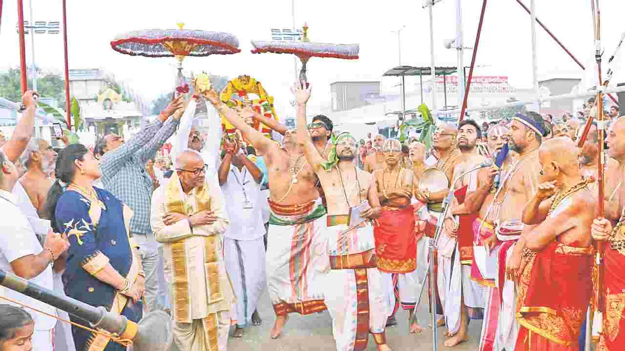 Tirumala: తిరుమలలో వైభవంగా ప్రణయ కలహోత్సవం
