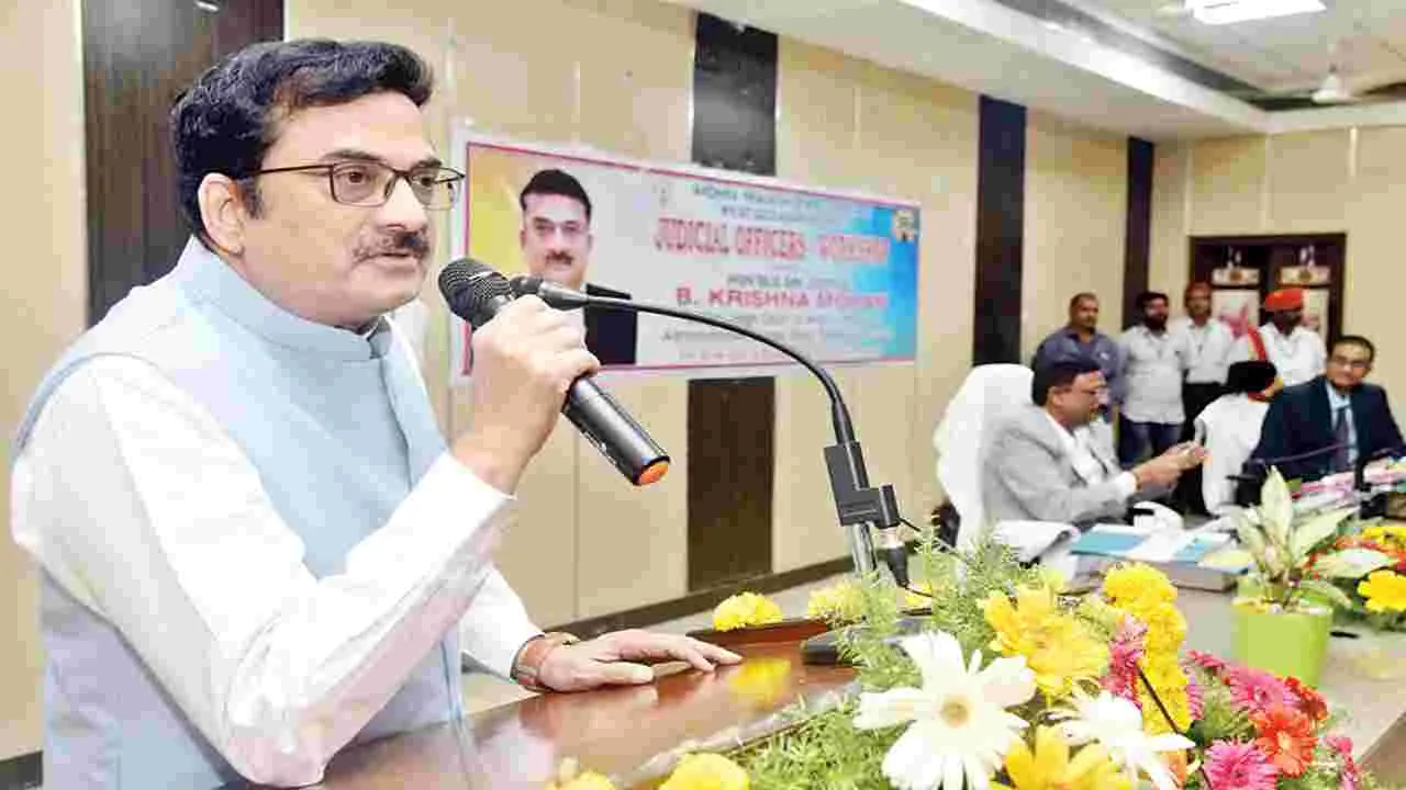 AP High Court Justice Krishnamohan: తెలుగుపై మక్కువ పెంచాలి