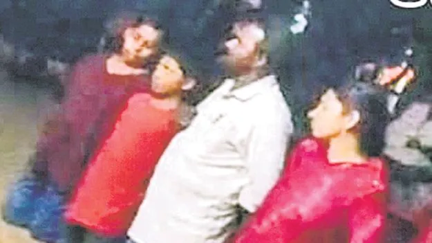 Eluru District: సారా అమ్ముతున్నాడని కుల బహిష్కరణ