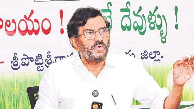 నీటి దోపిడీ ఆరోపణలు విడ్డూరం: సోమిరెడ్డి