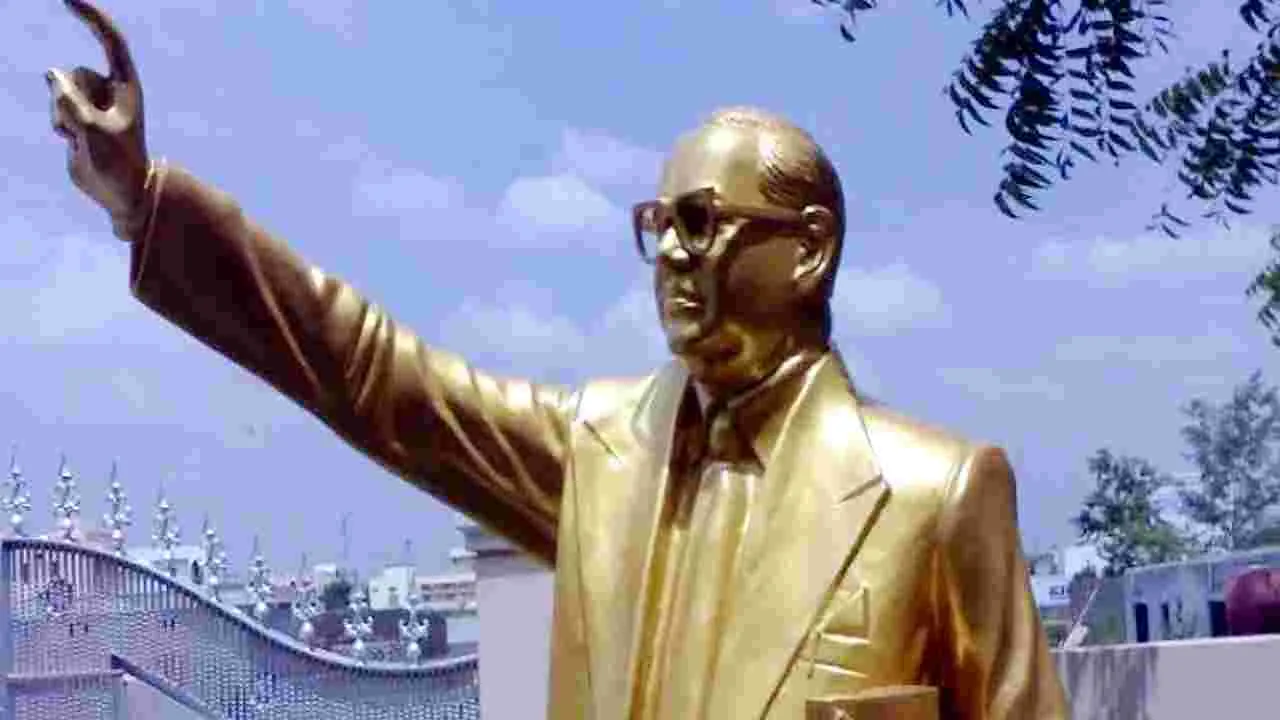 Ambedkar Statues: ఎస్సీ హాస్టళ్లు, గురుకులాల్లో అంబేడ్కర్‌ విగ్రహాలు