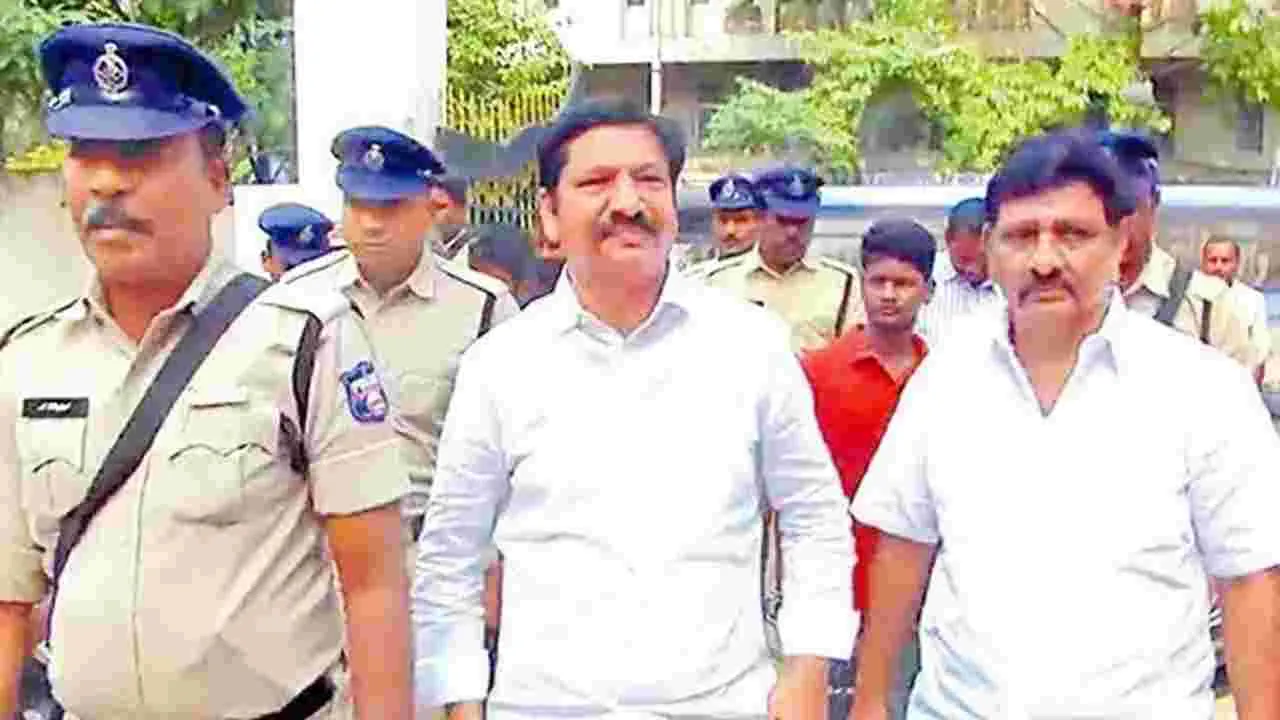 Mulakalacheruvu Fake Liquor Case: విజయవాడ జైలుకు జోగి సోదరులు