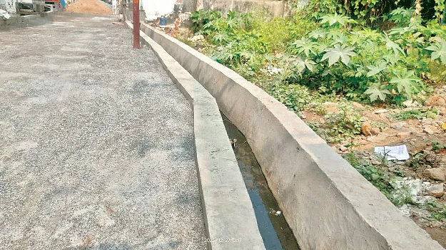 Rules? Thumbs Down!   రూల్స్‌.. తూచ్‌!