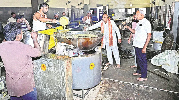 కాణిపాకంలో నాణ్యమైన లడ్డూ తయారీపై ప్రయోగం