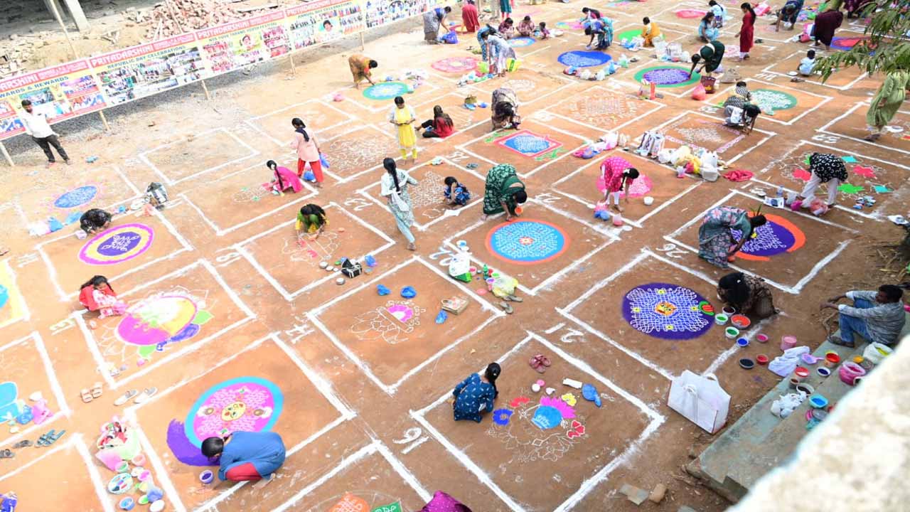  ఖమ్మంలో ఏబీఎన్, ఆంధ్రజ్యోతి ఆధ్వర్యంలో ముగ్గుల పోటీలు