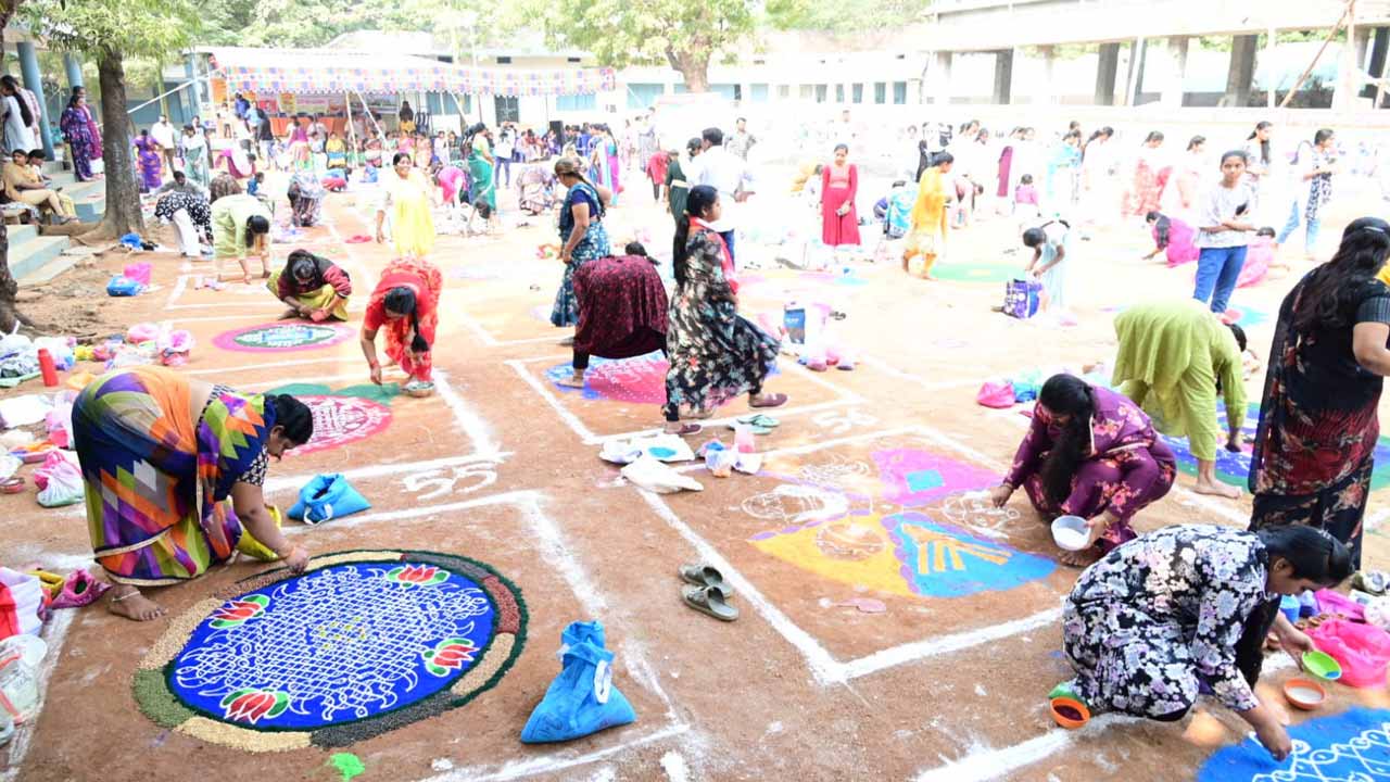  ఖమ్మంలో ఏబీఎన్, ఆంధ్రజ్యోతి ఆధ్వర్యంలో ముగ్గుల పోటీలు
