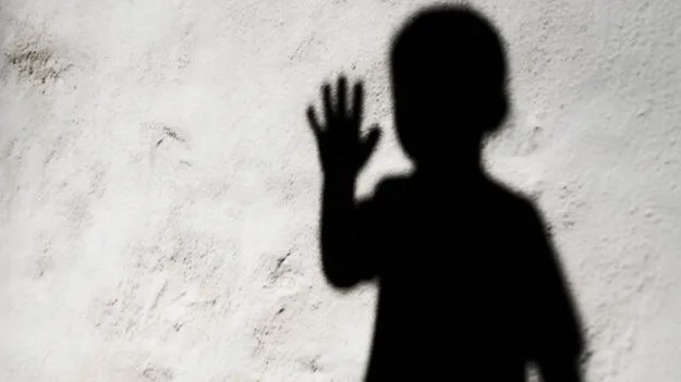 LKG student Assaulted: చిన్నారిపై టీచర్ దాడి.. తల్లిదండ్రుల ఆందోళన.. మంత్రి జోక్యంతో