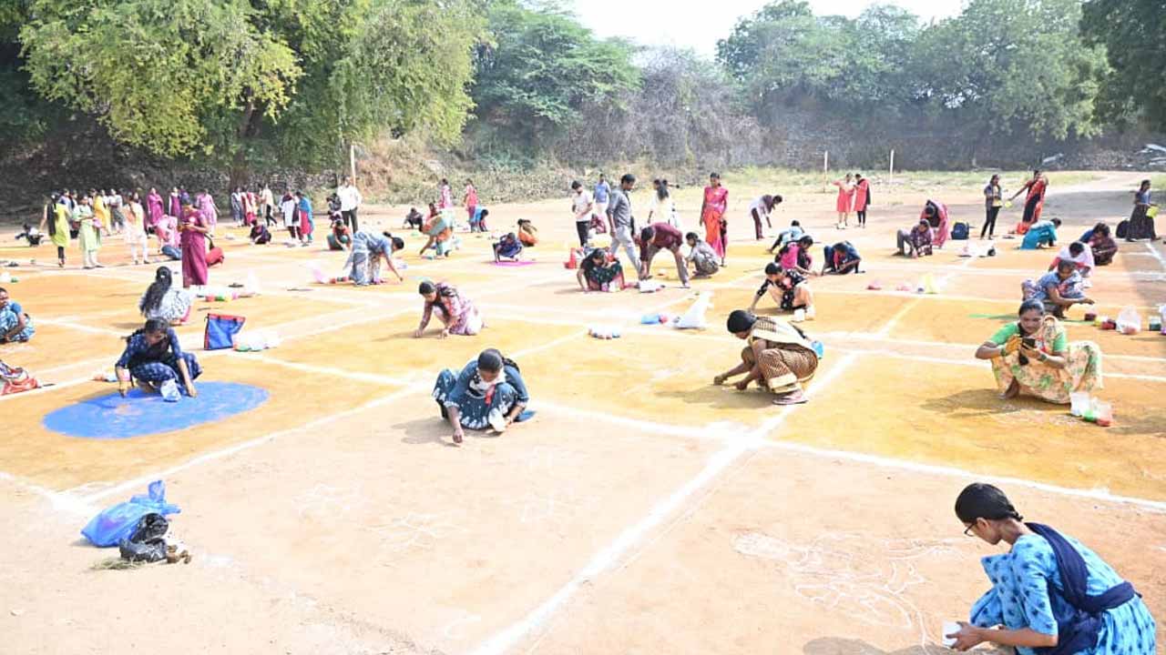 జోగులాంబ గద్వాల జిల్లాలో ముత్యాల ముగ్గుల పోటీలు.. విశేష స్పందన