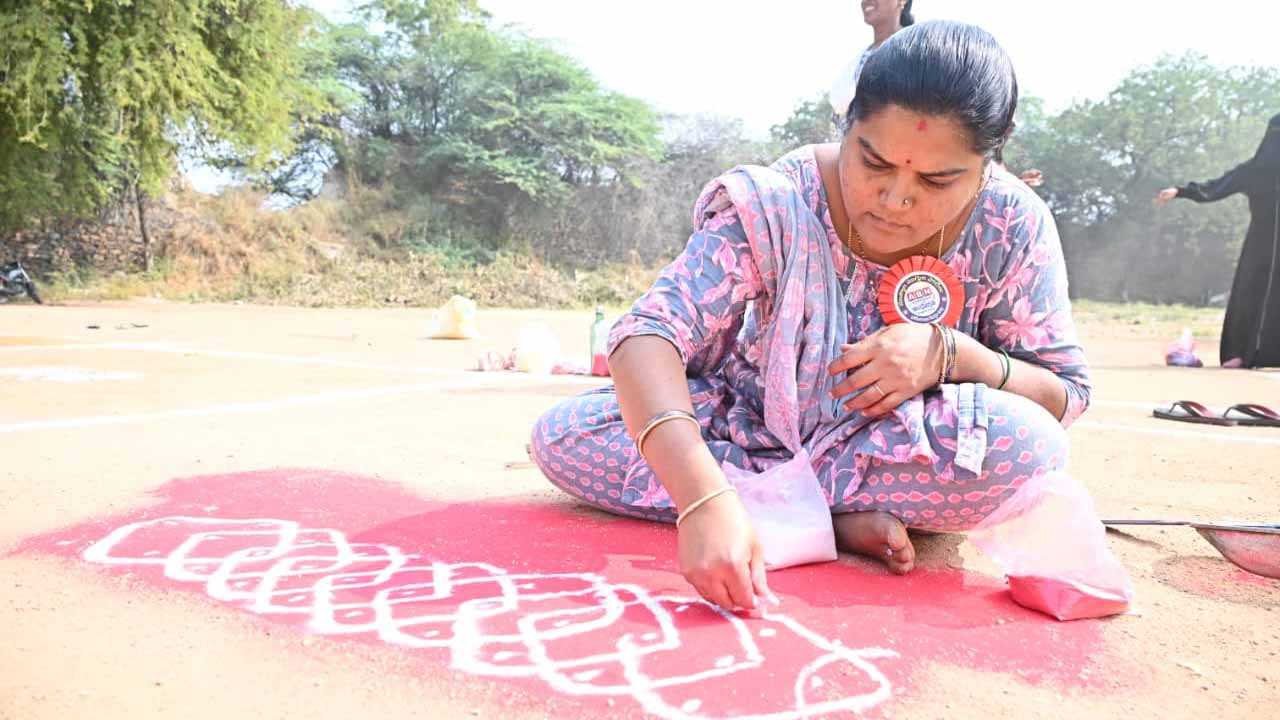 జోగులాంబ గద్వాల జిల్లాలో ముత్యాల ముగ్గుల పోటీలు.. విశేష స్పందన