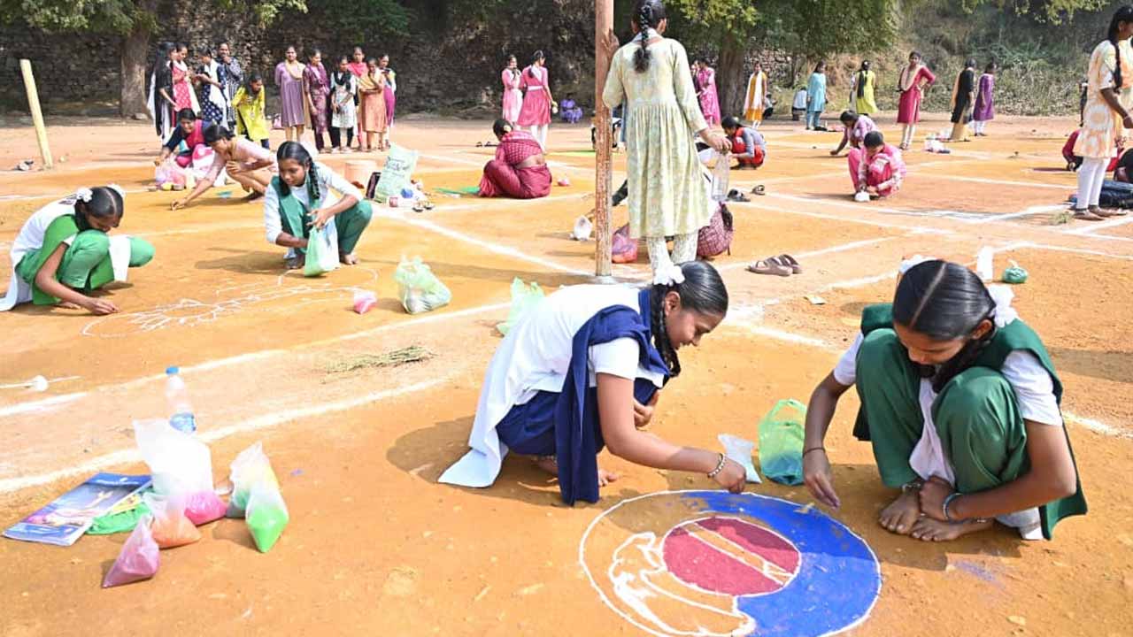 జోగులాంబ గద్వాల జిల్లాలో ముత్యాల ముగ్గుల పోటీలు.. విశేష స్పందన