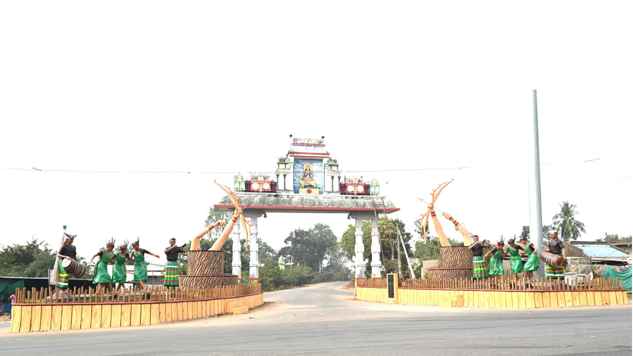 Medaram Jatara: మేడారం జాతర శోభ.. జంక్షన్లకు అద్భుత హంగులు