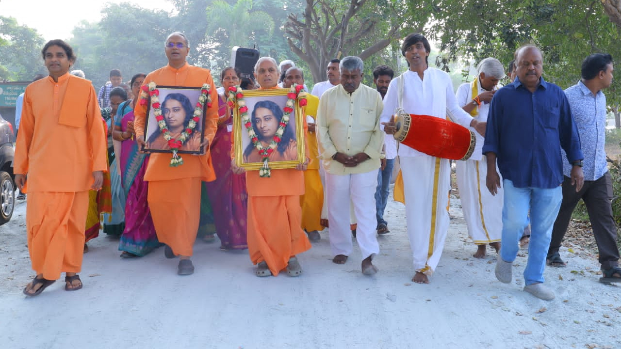 Paramahamsa Yogananda Jayanti: కన్నుల పండువగా పరమహంస యోగానంద జయంతి వేడుకలు