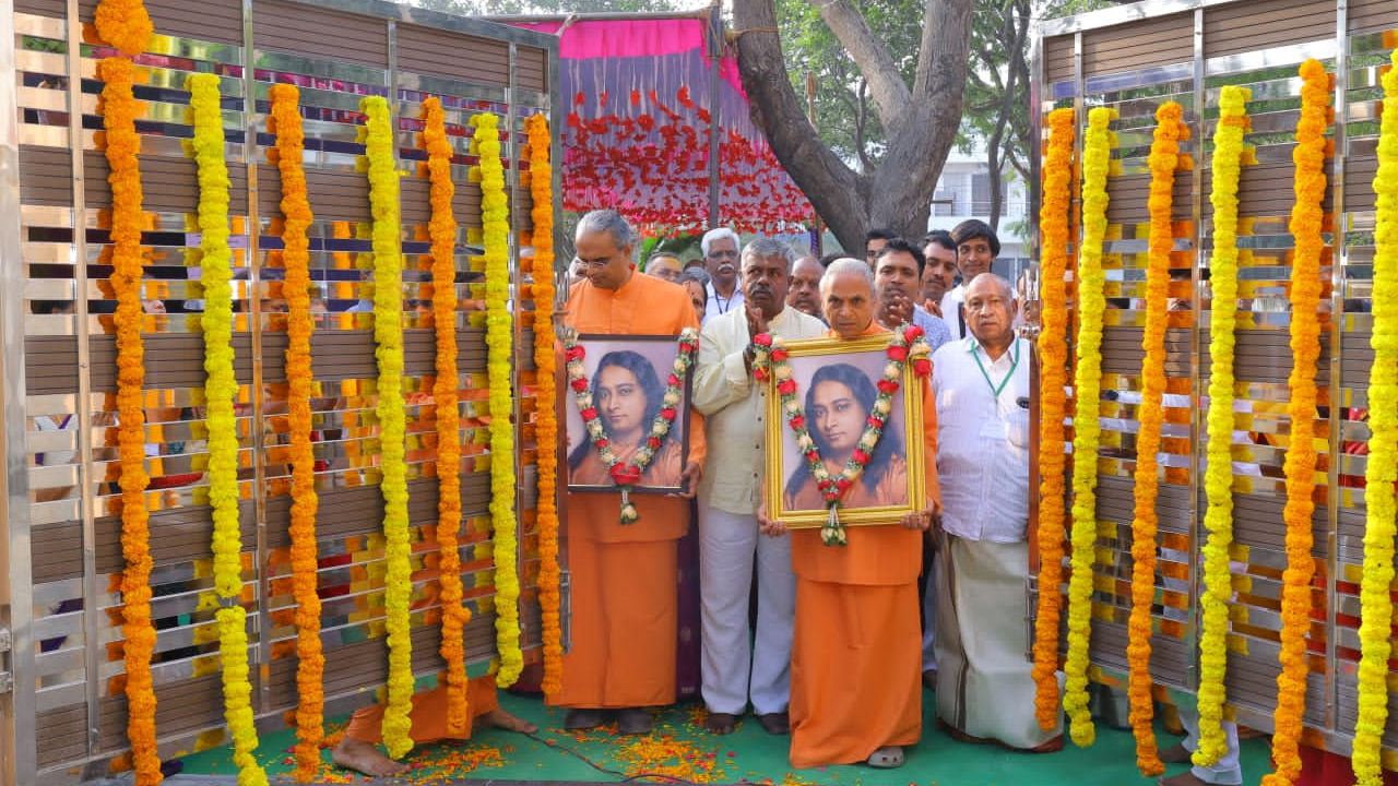 Paramahamsa Yogananda Jayanti: కన్నుల పండువగా పరమహంస యోగానంద జయంతి వేడుకలు