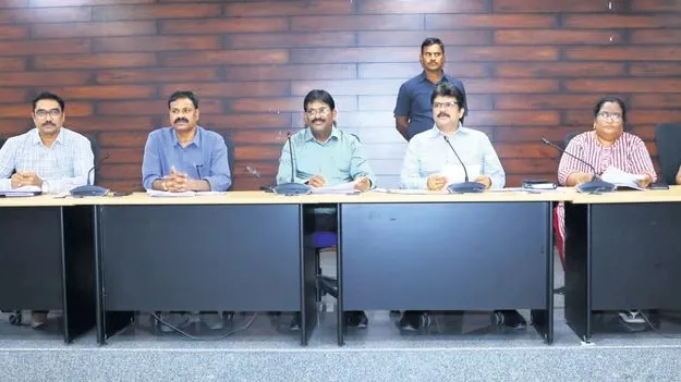 విధుల్లో నిర్లక్ష్యం వద్దు