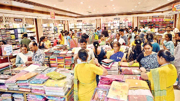 పండుగ జోష్‌..