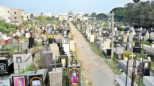 సమాధికి .. స్థలం ఇవ్వండి!