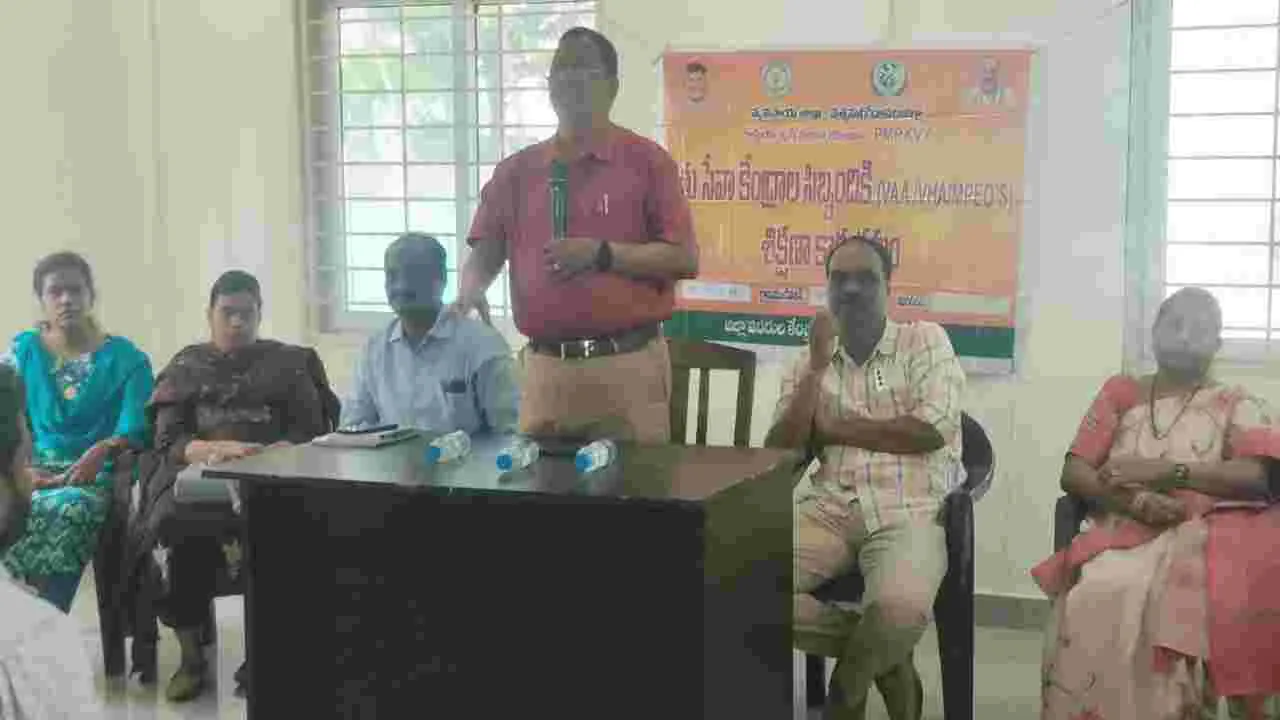 వరి సస్యరక్షణపై రైతులకు అవగాహన కల్పించాలి