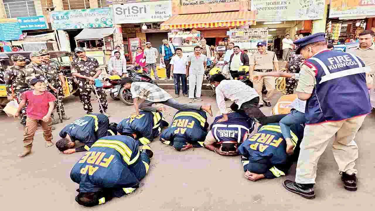 విపత్తు వేళ నేర్పుతో ఉండాలి