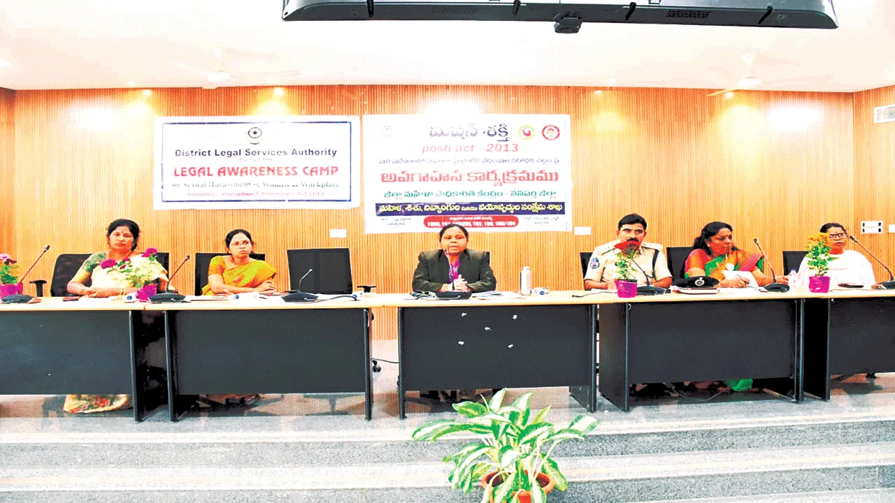 మహిళలను వేధిస్తే చట్టపరమైన చర్యలు