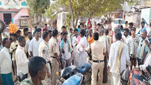 సర్పంచ్‌ ఎన్నికల్లో ఓటెయ్యలేదని..