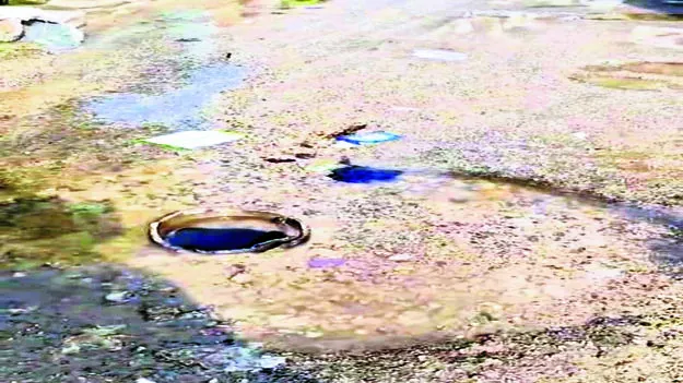 PIPE LINE: పైపులైన లీకేజీలు ... ప్రజలకు ఇబ్బందులు 