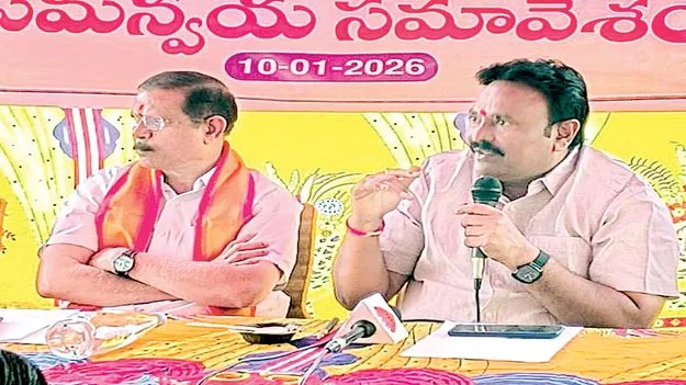 భక్తులకు మెరుగైన సేవలందించాలి