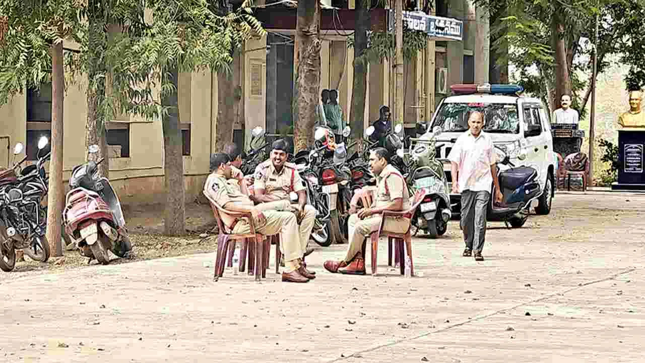 విజయ డెయిరీ ప్రాంగణంలో ఉద్రిక్తత