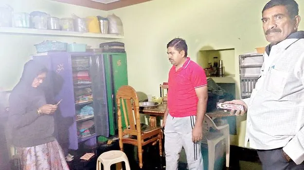 కోవెలకుంట్లలో చోరీ 