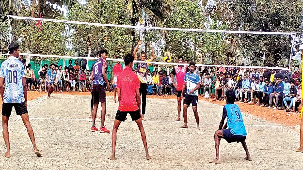 వాలీబాల్‌ పోటీల్లో ‘వీరఘట్టం’ విజేత