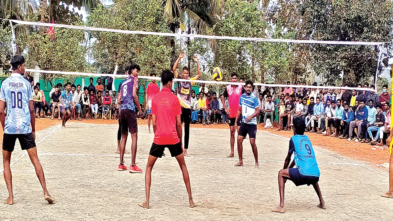 వాలీబాల్‌ పోటీల్లో ‘వీరఘట్టం’ విజేత