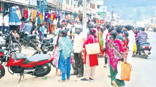 మార్కెట్లకు సంక్రాంతి కళ