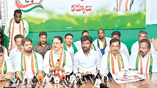 కూలీల హక్కులను కాలరాస్తున్న కేంద్రం