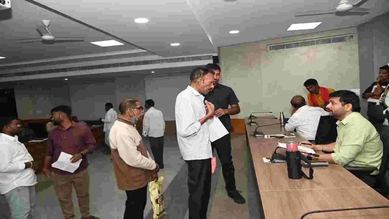 kumaram bheem asifabad-దరఖాస్తులను త్వరగా పరిష్కరించాలి