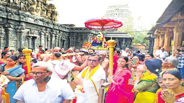 గోదాదేవికి  ప్రత్యేక పూజలు