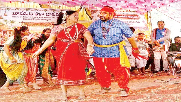 జానపద కళలను పరిరక్షించుకోవాలి 