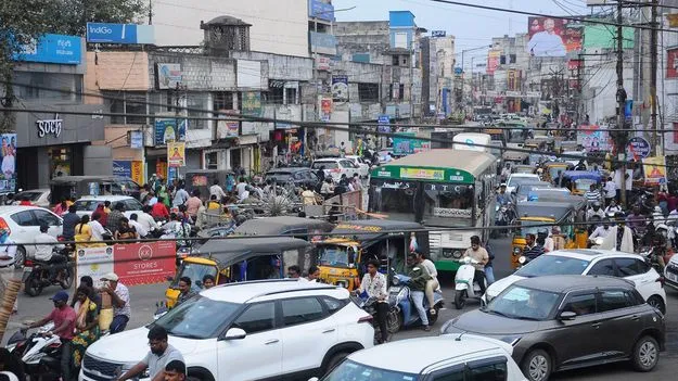  భీమవరం కిటకిట