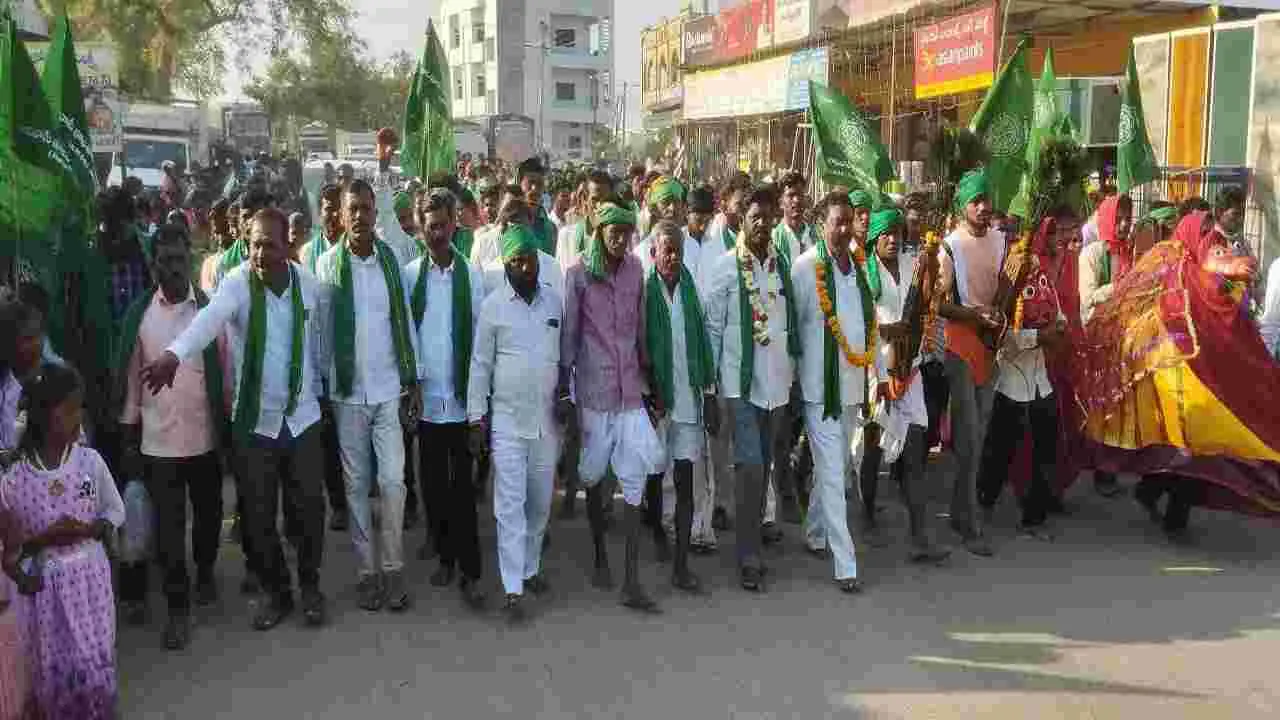 kumaram bheem asifabad- ఘనంగా భీమన్న దేవర జెండా పండగ