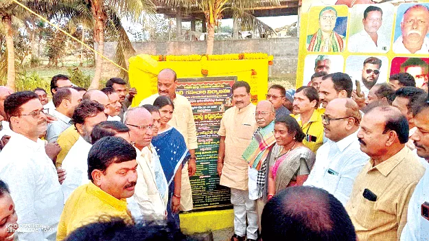 ప్రతి గ్రామానికి పక్కా రోడ్డు