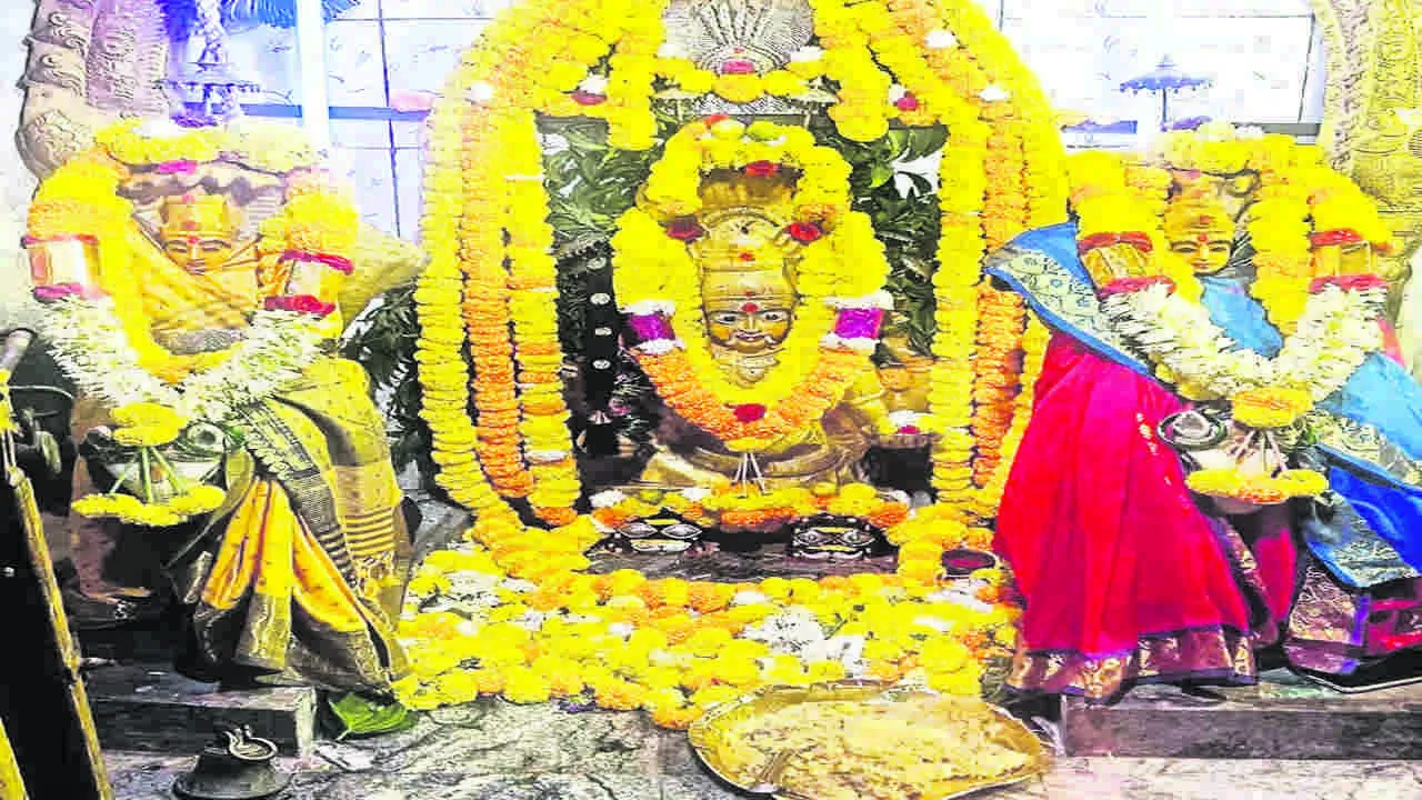 GOD: మారెమ్మ ఆలయంలో ప్రత్యేక పూజలు