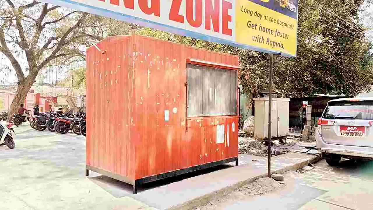 జీజీహెచలో జిరాక్స్‌ సెంటర్‌ వివాదం