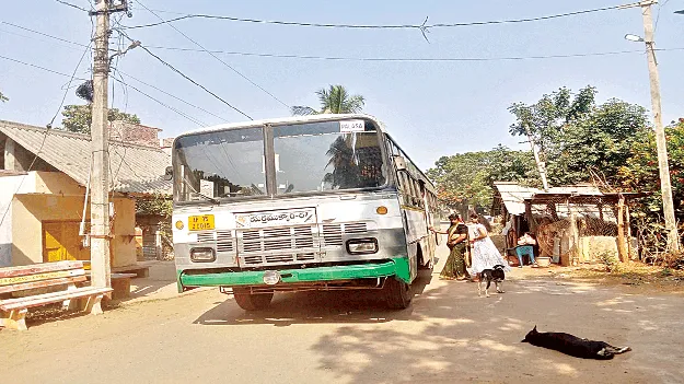   ఎర్రముక్కాం బస్సు పునరుద్ధరణ