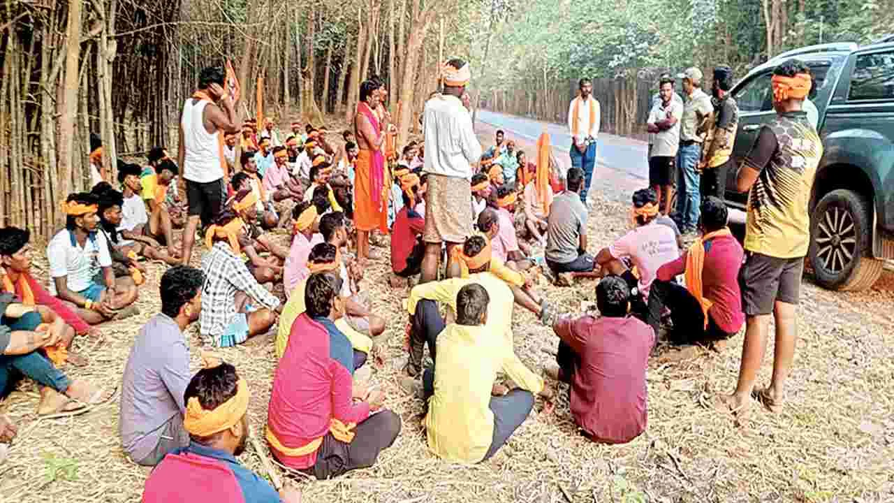 కేజీ రోడ్డు మీదుగా కన్నడ భక్తులు