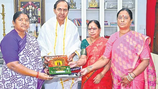 Ministers Invite KCR to Medaram Jatara: మేడారం జాతరకు రండి 