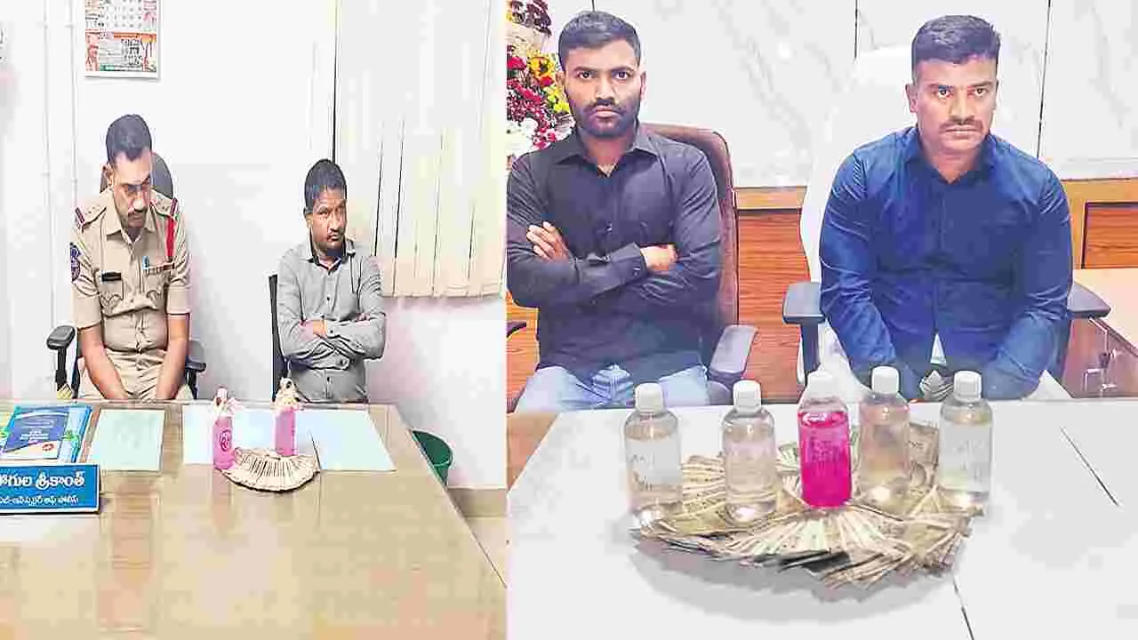 Red Handed Taking Bribes: ఏసీబీ వలలో అవినీతి అధికారులు