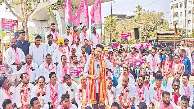 Residents Demand Cyberabad Corporation: హైదరాబాద్‌లో కాదు.. సైబరాబాద్‌లో కలపాలి