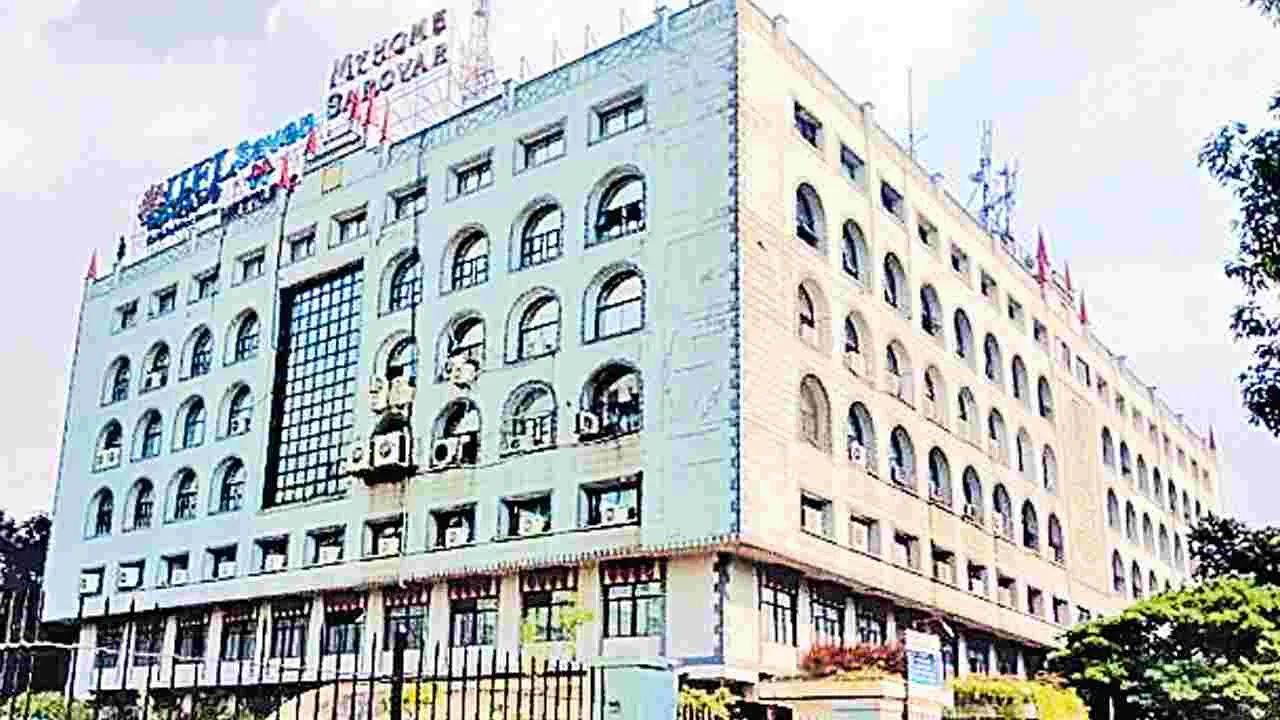 Government Offices to Move into Own Building: అద్దె ఆఫీసులు ఇక సొంత భవనాల్లోకి