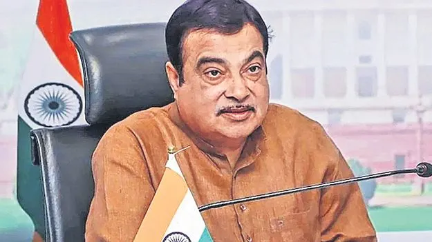 Union Transport Minister Nitin Gadkari: రోడ్డు ప్రమాదాల నివారణకు వీ2వీ సాంకేతిక పరిజ్ఞానం